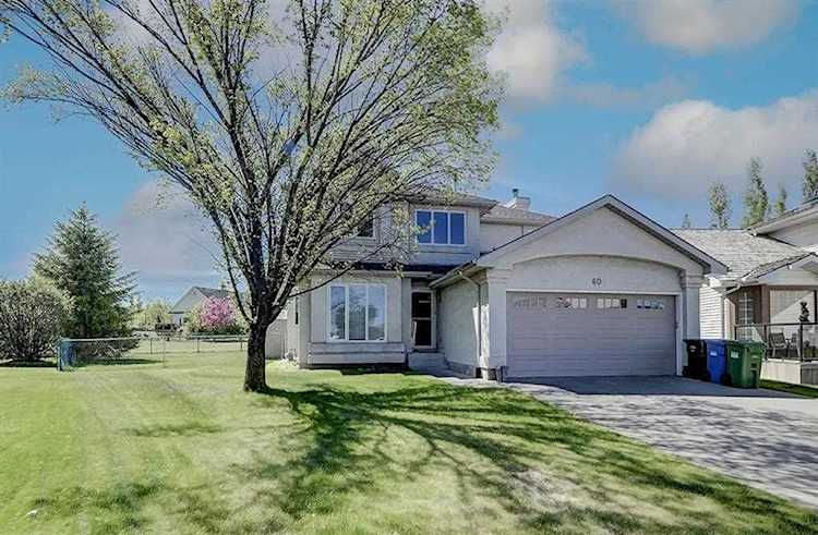 60 Douglas Woods Grove SE Calgary, AB T2Z 2H7