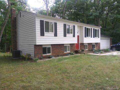 8820 N Christine Dr Brighton Twp, MI 48114