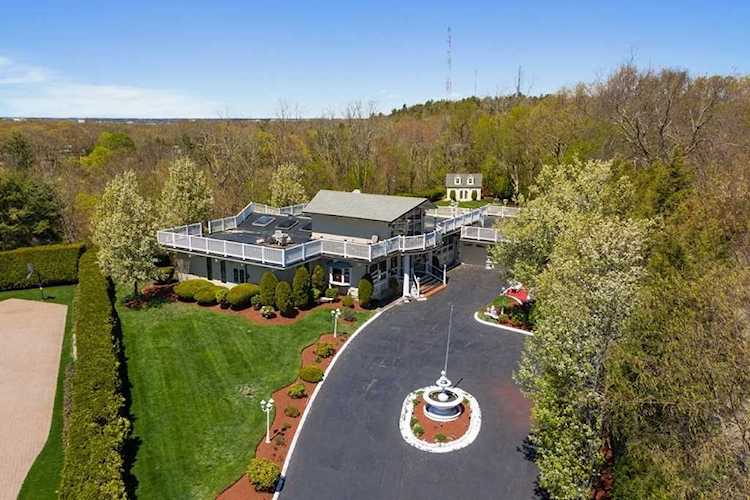 15 Vinson Cir Winchester, MA 01890