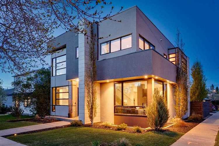 102 11 St NE Calgary, AB T2E 4N2
