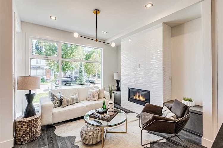 1103 4 St NE Calgary, AB T2E 0X4