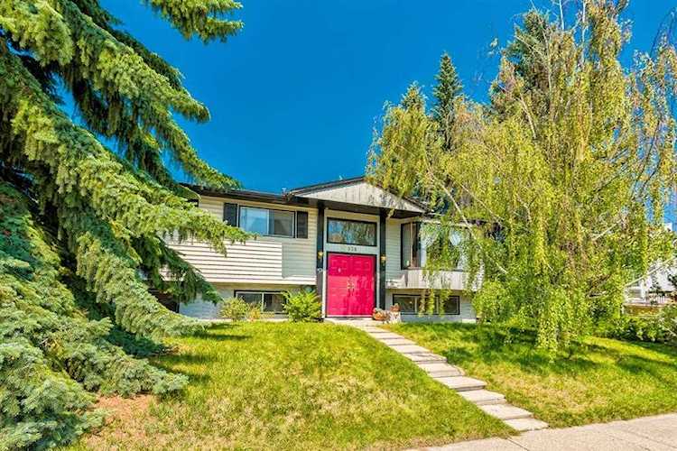 5836 Silver Ridge Dr NW Calgary, AB T3B 3R9
