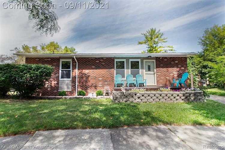 2074 Garden Circle Ann Arbor, MI 48103