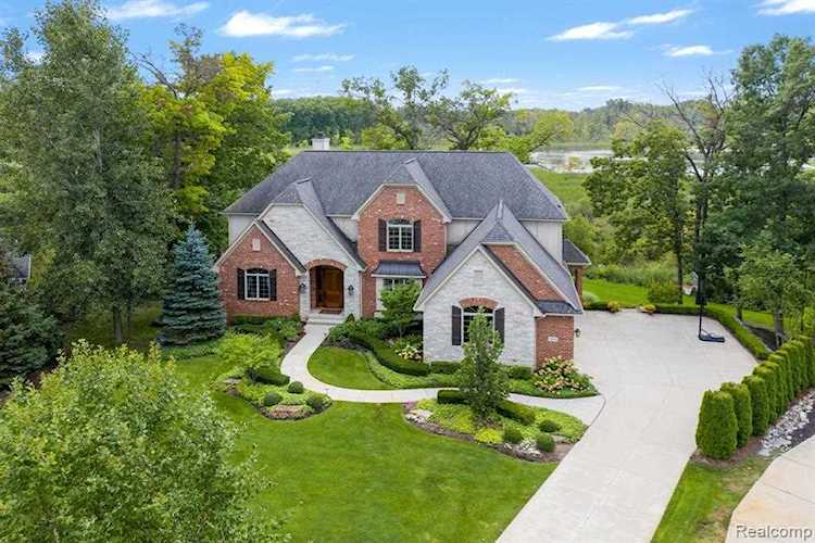 2066 Deer Path Trail Commerce Twp, MI 48390