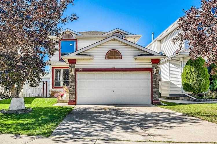 96 Applemont Close SE Calgary, AB T2A 7S3