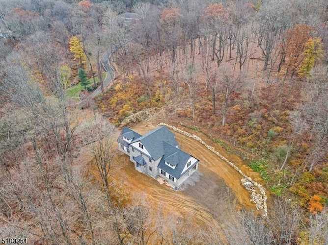 74 Roxiticus Rd Mendham Twp., NJ 07931