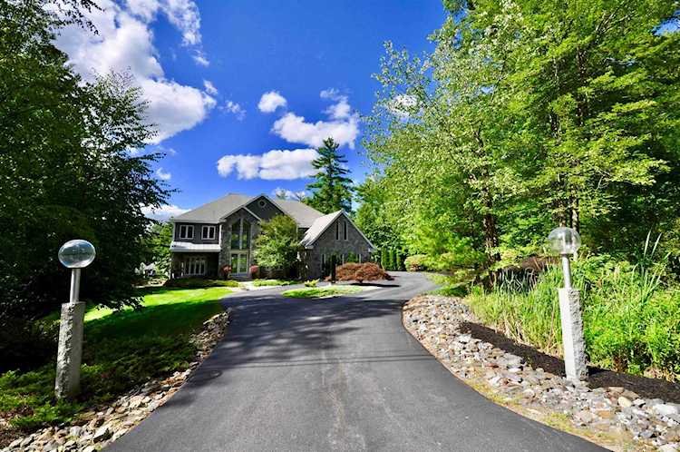 24 Jackson Square Bedford, NH 03110