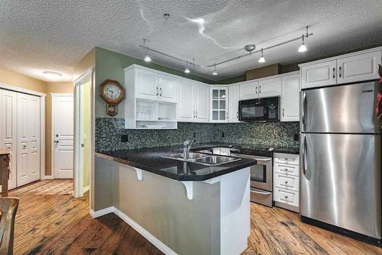 40 Parkridge View SE #106 Calgary, AB T2J 7G6