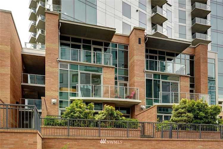 10656 NE 9th Pl #TH12 Bellevue, WA 98004