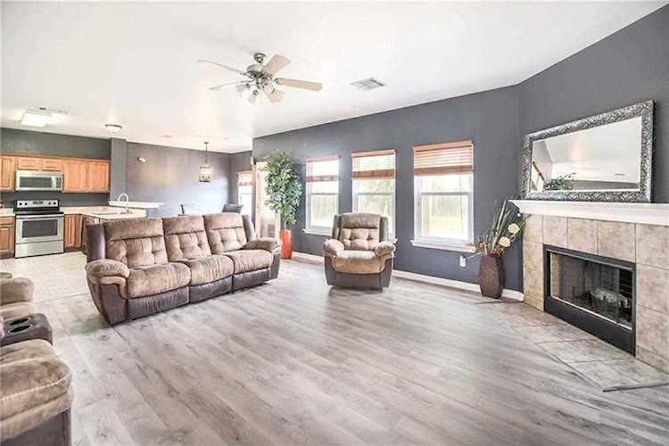 204 Brown ST Hutto, TX 78634