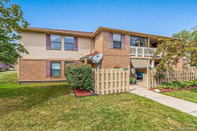 61236 Greenwood Dr South Lyon, MI 48178