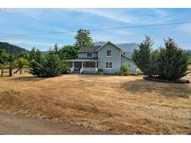 5852 Scotts Valley Rd Yoncalla, OR 97499