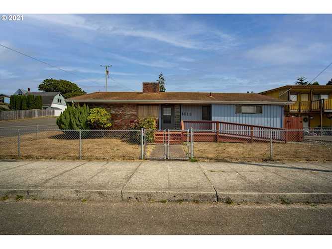1615 Meade North Bend, OR 97459 | MLS 21019060 Photo 1