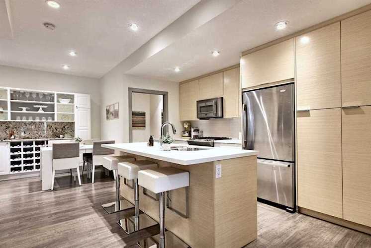 1707 27 Ave SW #203 Calgary, AB T2T 1G9