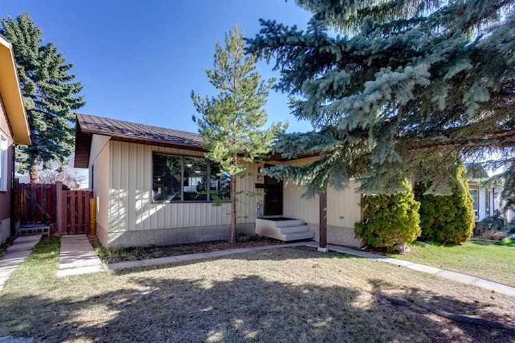 11 Bedwood Place NE Calgary, AB T3K 1L7
