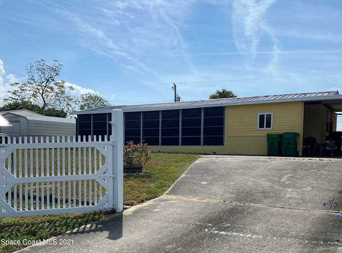 3455 Populatic Street Mims, FL 32754