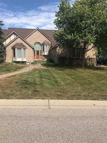 2102 Clinton View Rochester Hills, MI 48309