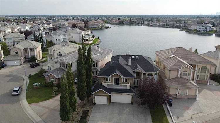 265 Coral Shores Cape NE Calgary, AB T3J 3T8