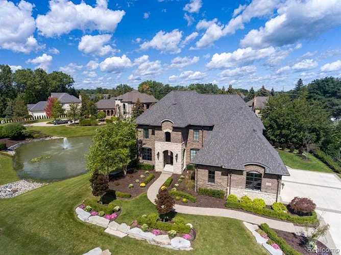 3652 Rosewood Lane Rochester Hills, MI 48309