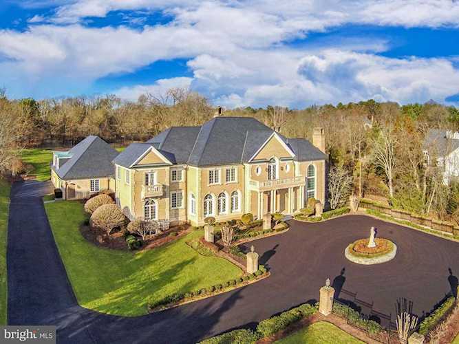 9812 Bentcross Dr Potomac, MD 20854