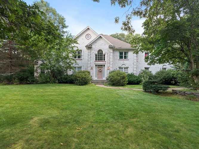70 Comstock Dr Wrentham, MA 02093