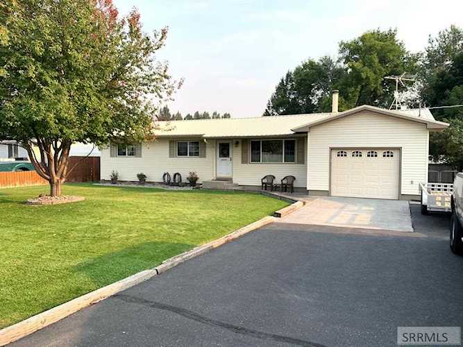 3908 E 400 N Rigby, ID 83442