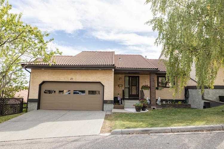 118 Strathcona Rd SW #21 Calgary, AB T3H 1P3