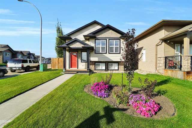 86 Harvest Close Penhold, AB T0M 1R0