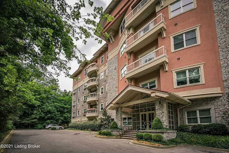 1409 Mockingbird Terrace Dr #101 Louisville, KY 40207