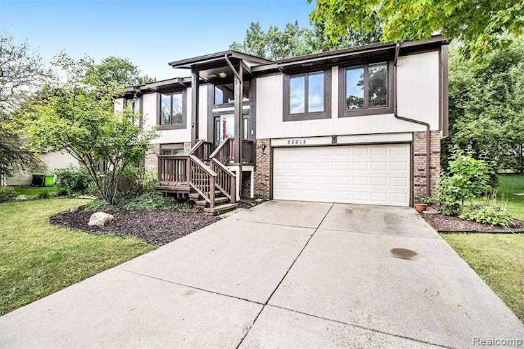 25015 Buckminster Dr Novi, MI 48375