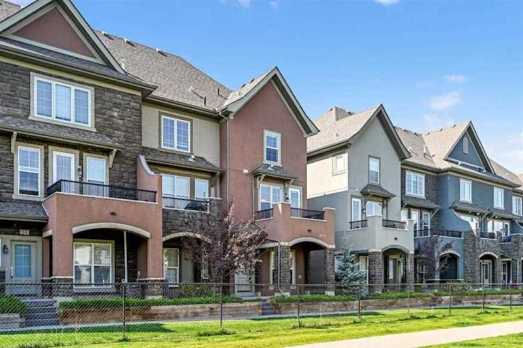 20 Quarry Ln SE Calgary, AB T2C 5N4