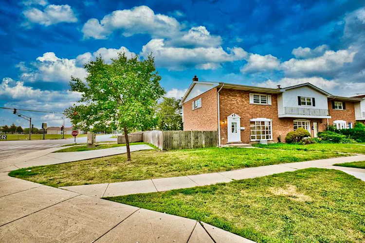 8800 Dee Rd #E Des Plaines, IL 60016