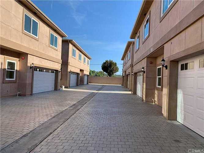 212 E 121st Los Angeles, CA 90061