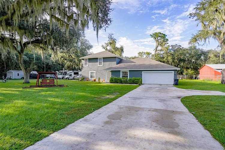 2704 Nichols Rd Lithia, FL 33547
