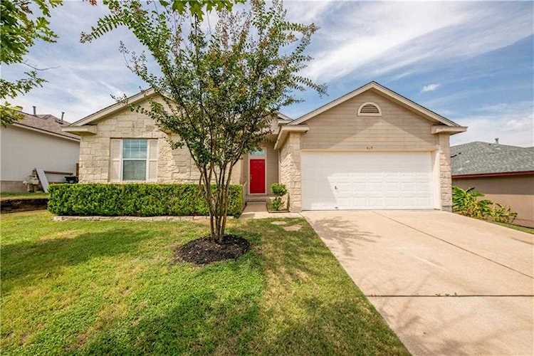415 Estate DR Hutto, TX 78634
