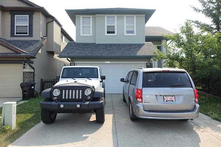 15737 Everstone Rd SW Calgary, AB T2Y 4M3