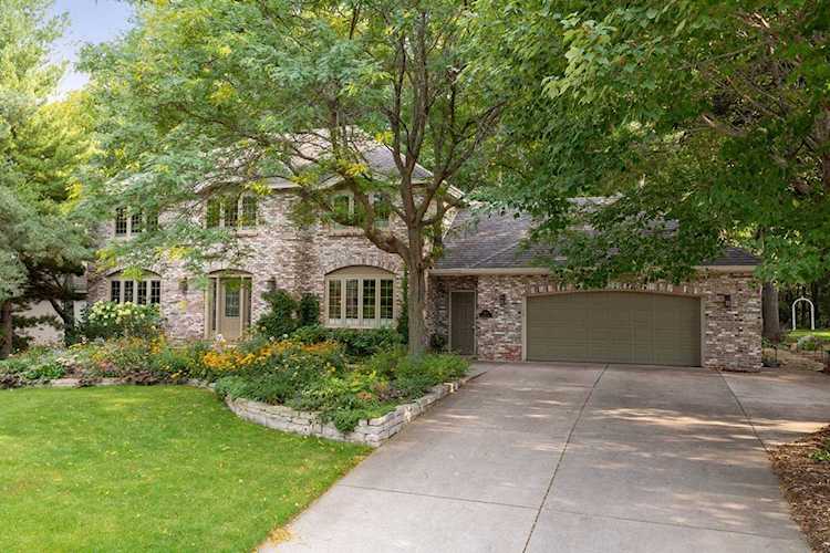 294 Meadowood Lane Vadnais Heights, MN 55127