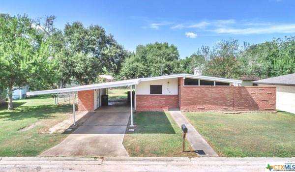712 Miriam St Edna, TX 77957