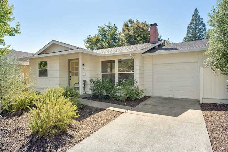 221 Hemlock Drive Healdsburg, CA 95448
