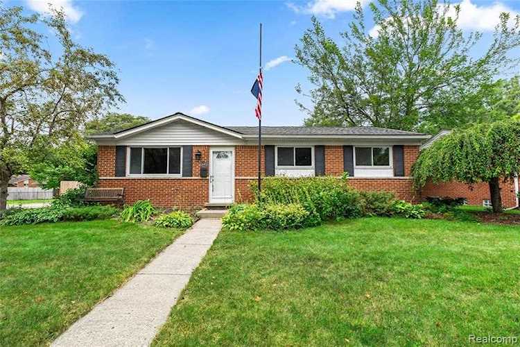 14403 Fairway St Livonia, MI 48154