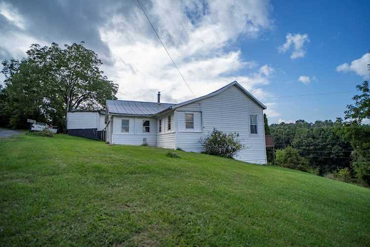 1050 Morgan Hollow Rd Ronceverte, WV 24970