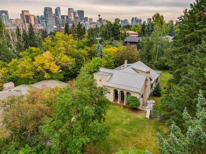 2222 12 St SW Calgary, AB T2T 3N4