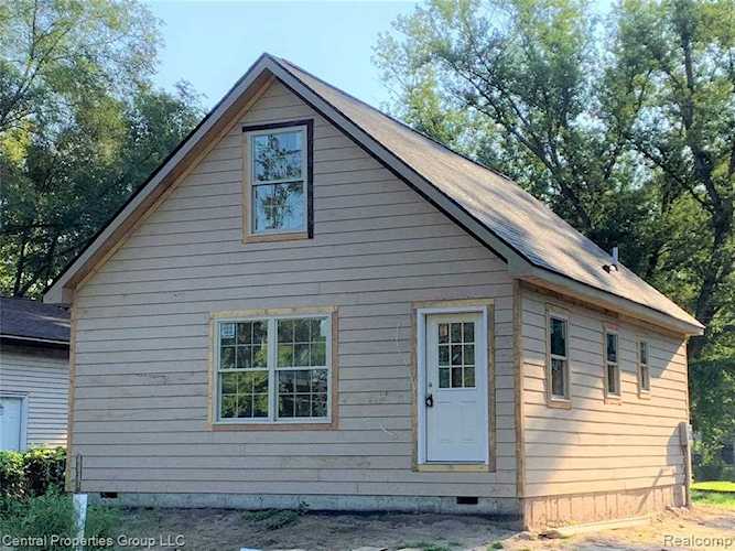 21226 Saint Francis St Farmington Hills, MI 48336