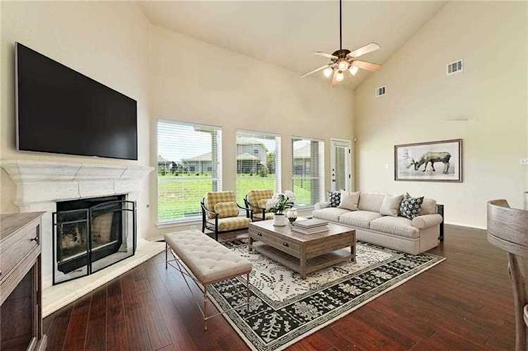 51 White Magnolia CIR Austin, TX 78734