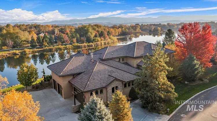 512 E Laguna Shore Ln. Eagle, ID 83616
