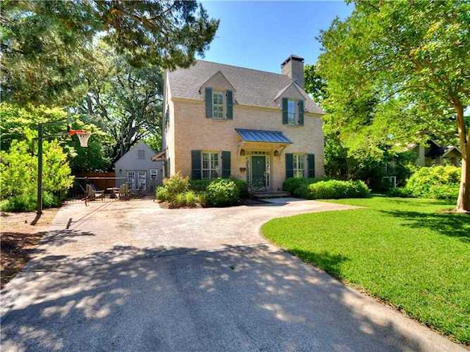 1703 Robinhood TRL Austin, TX 78703