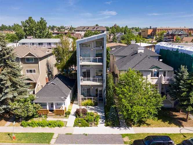 648 Mcdougall Rd NE Calgary, AB T2E 4Z7
