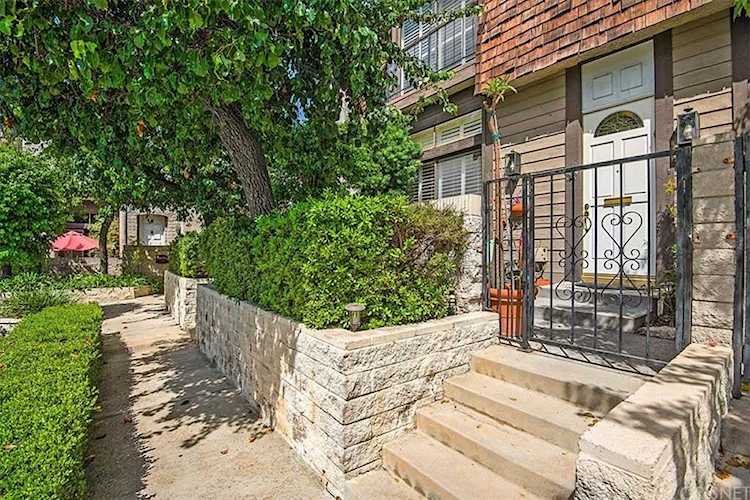 13843 Riverside Dr Sherman Oaks, CA 91423