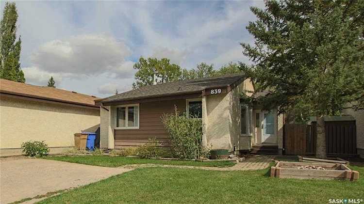 839 N Athlone Dr Regina, SK S4X 2H2