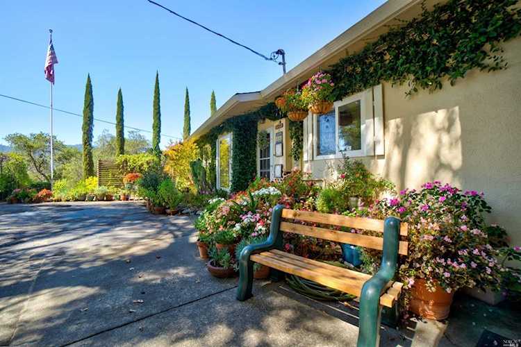 606 Lake Street Cloverdale, CA 95425
